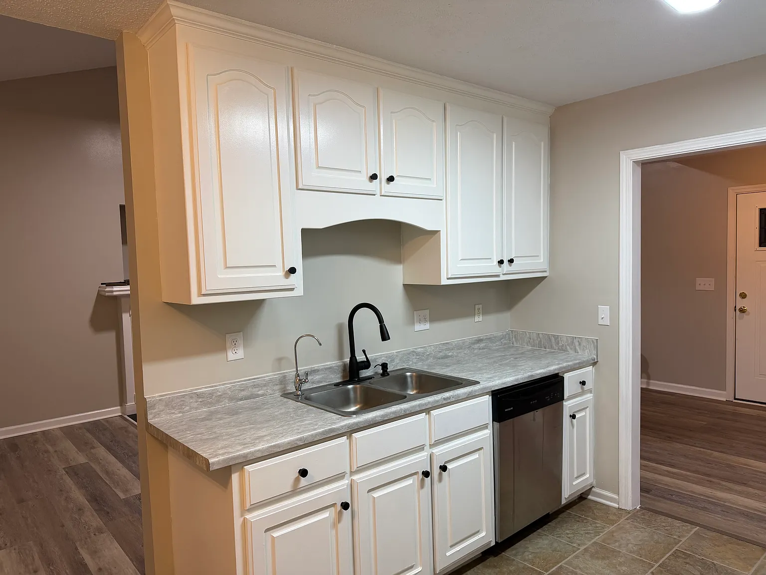 3 bed, 1175 sqft, $1,650 — Photo 4