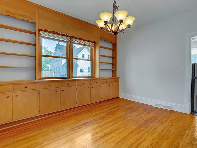 1022 20th Ave NE #1 — Photo 5