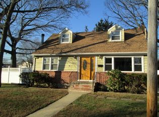 1 Rainer St, Melville, NY 11747