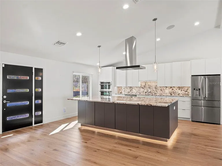 1021 Temple Grove Pl — Photo 8