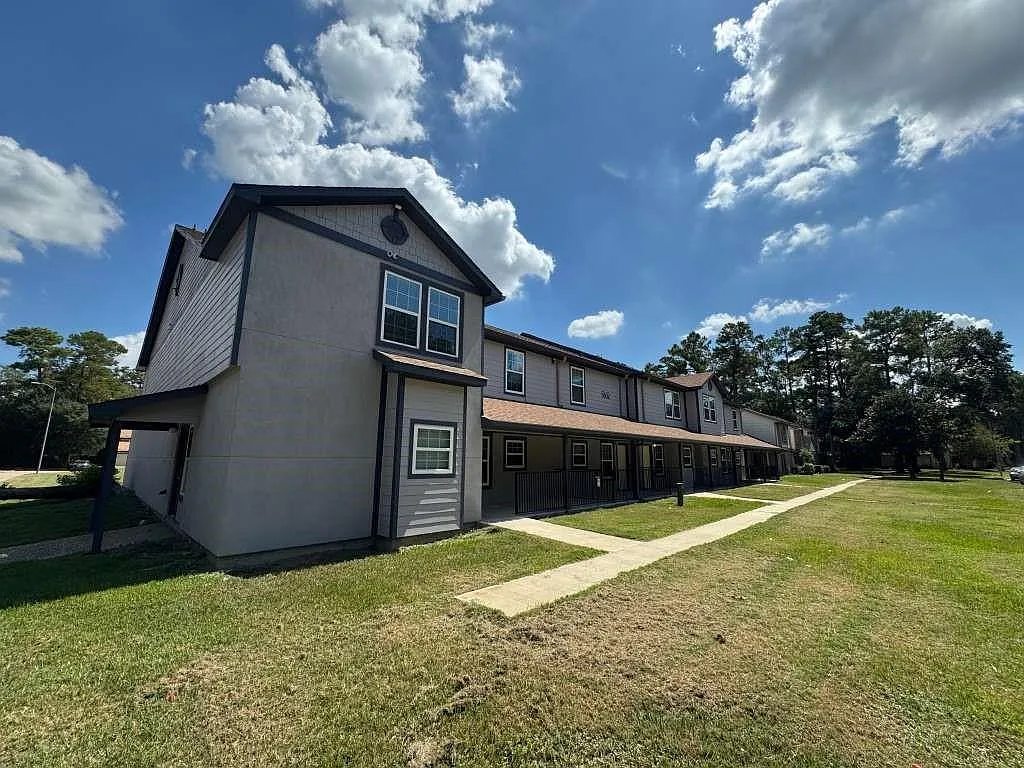 3 bed, 2.5 bath, 1880 sqft, $1,999 — Photo 2