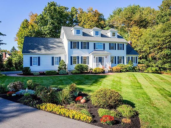 3rd image of 11 Windward Dr