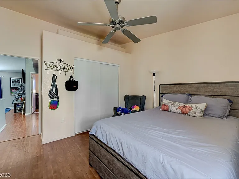 2050 Los Feliz St #183 — Photo 52