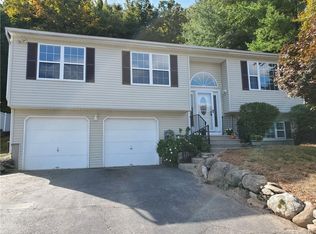 6 Starwood Ln, Beacon Falls, CT 06403