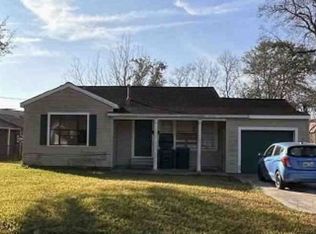 220 Charles Ave, Bridge City, TX 77611