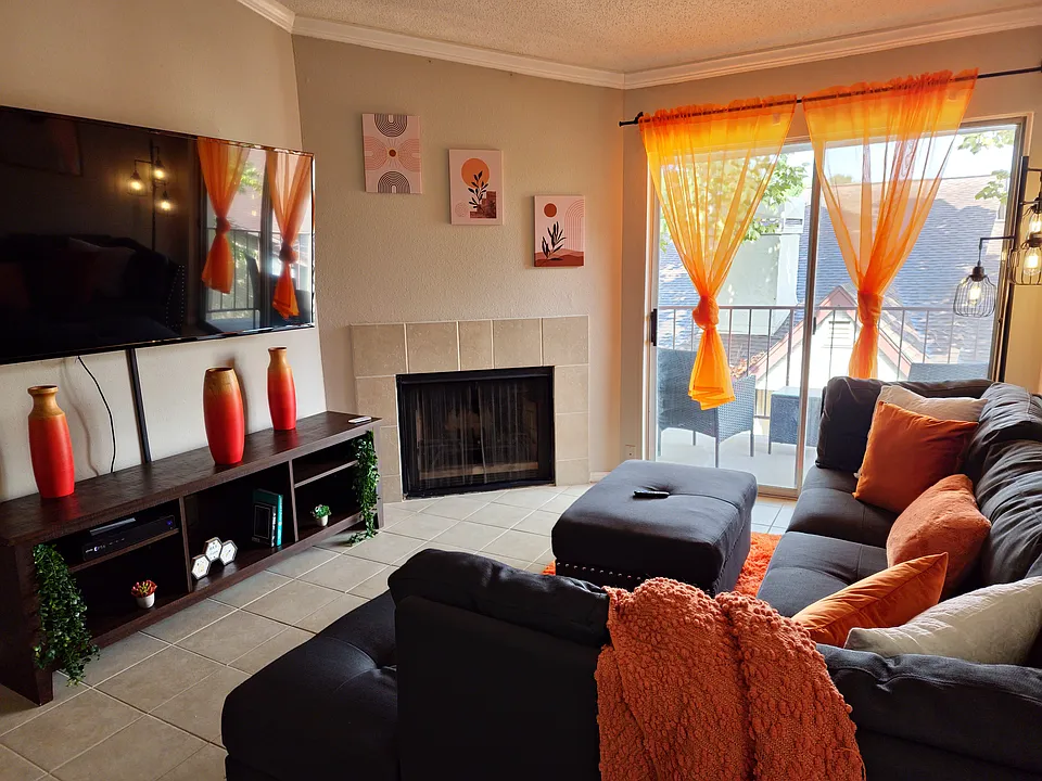 2120 El Paseo St #2423