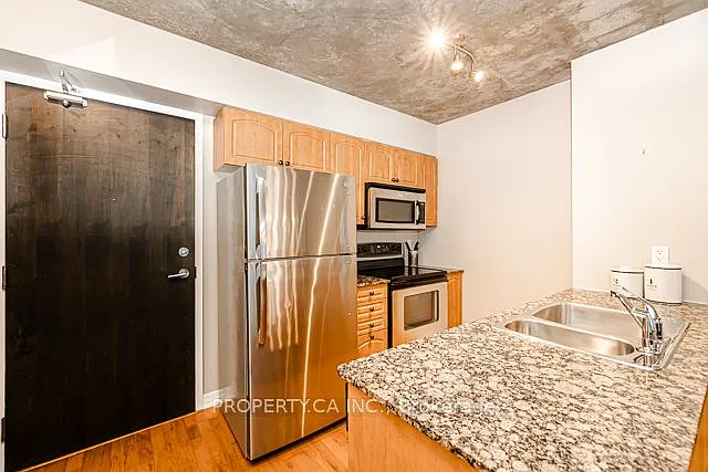 Building Photo - 22 Wellesley St E #807