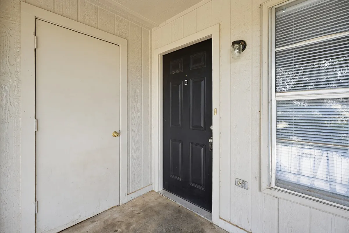 Building Photo - 7406 Waco Ave #B