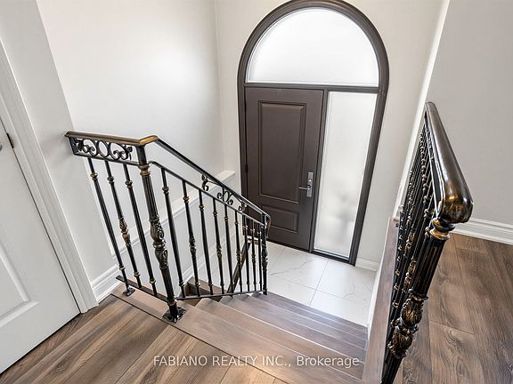 5th image of 383 Britannia Ave