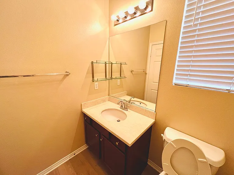 2758 Lavender St — Photo 6