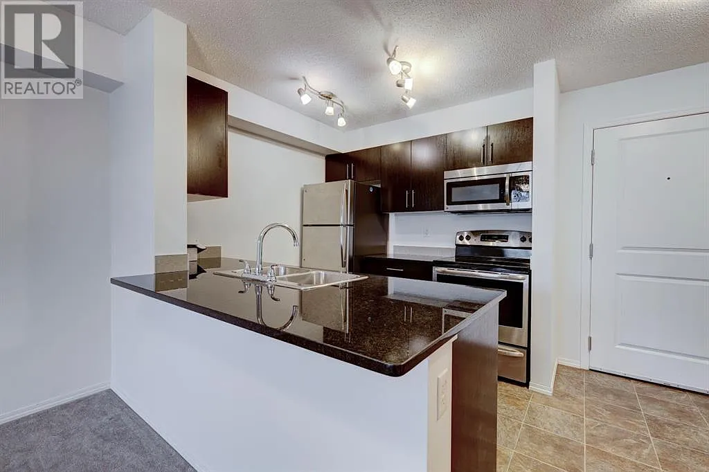 7210 - 403 Mackenzie Way Southwest — Photo 4