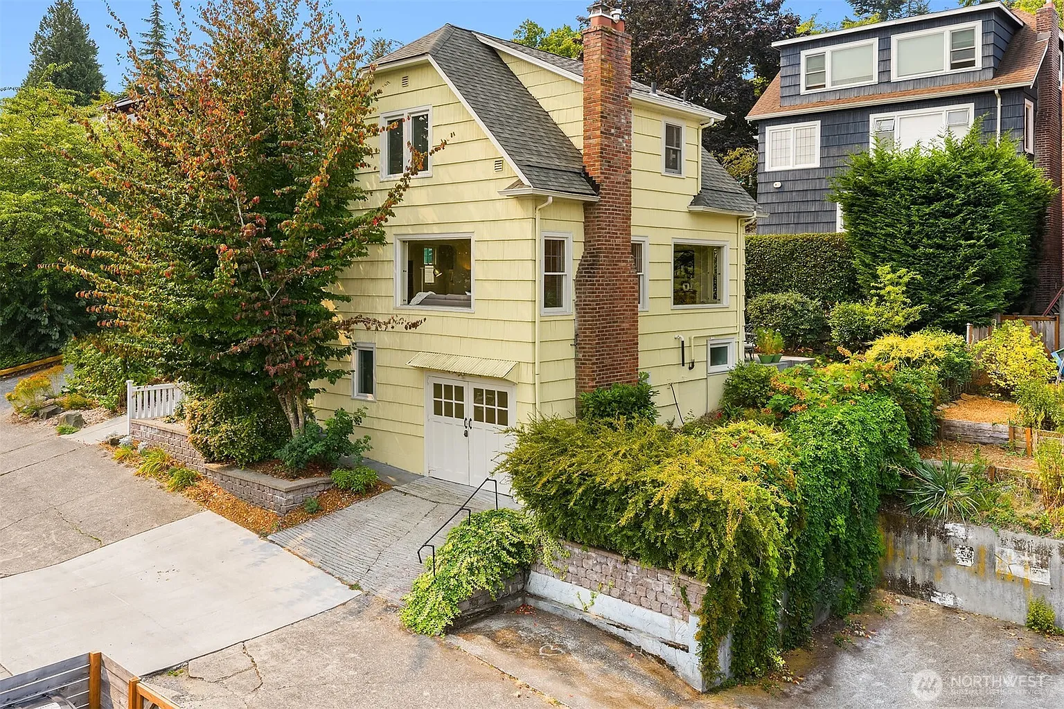2410 E Highland Drive photo 1