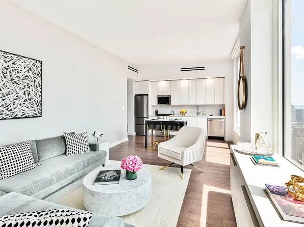 232 East 54th Street image 2 of 17