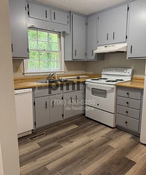 54 Greenwood Cir — Photo 6