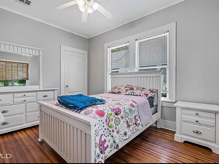 660 College St — Photo 7
