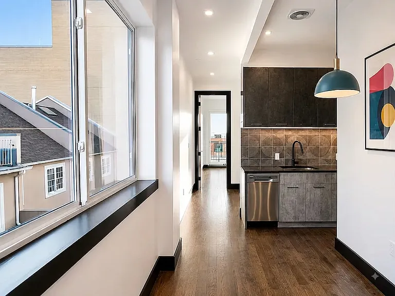 340 Irving Ave #4 — Photo 3
