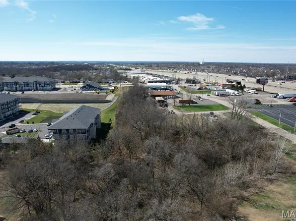 1394 Jungs Station Rd, Saint Charles, MO 63303