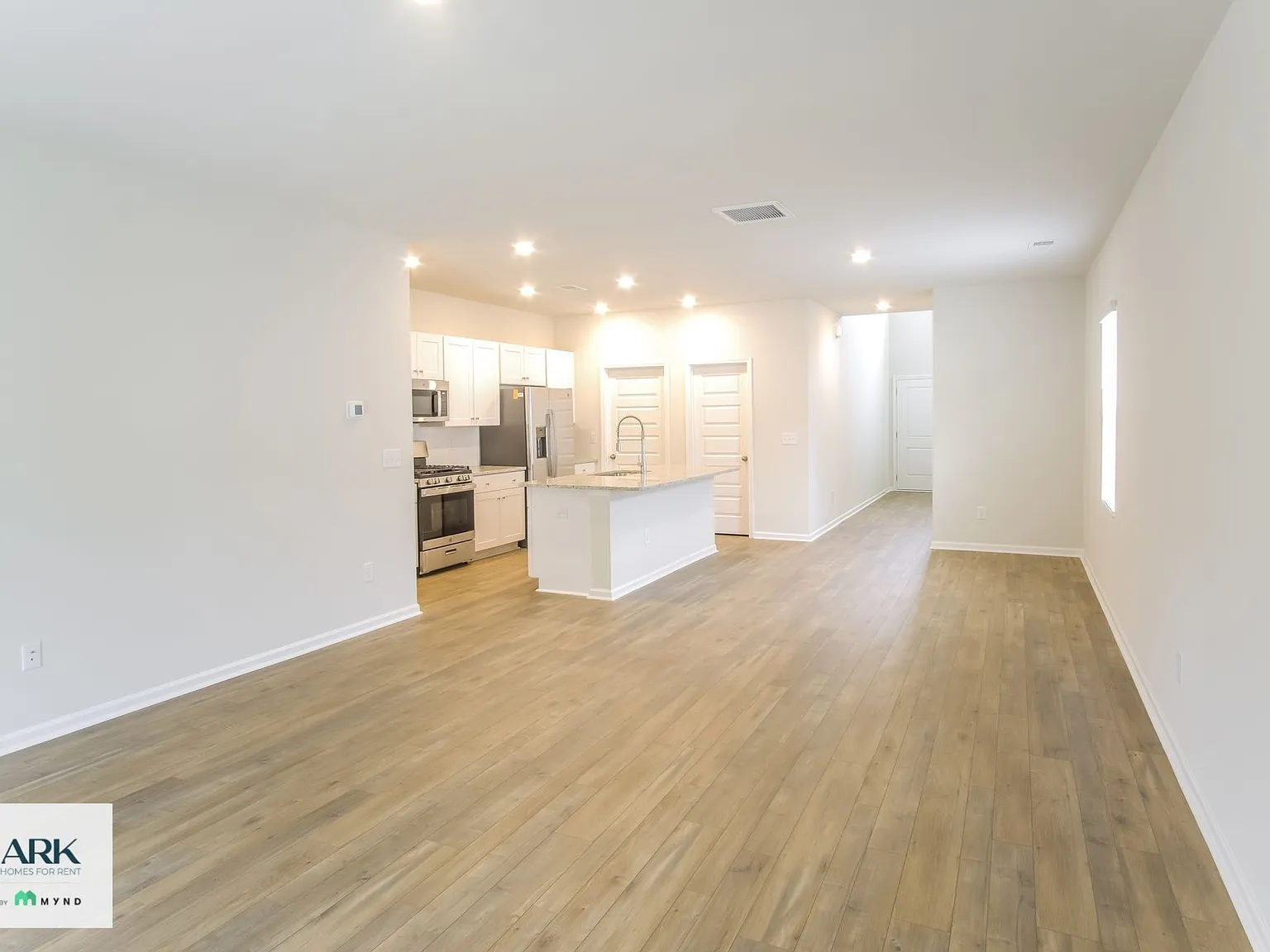 5 bed, 2.5 bath, 2343 sqft, $2,555 — Photo 2
