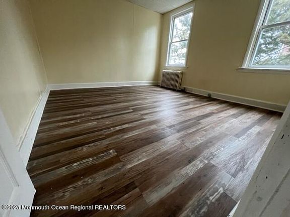 4th image of 420 Smith St #A