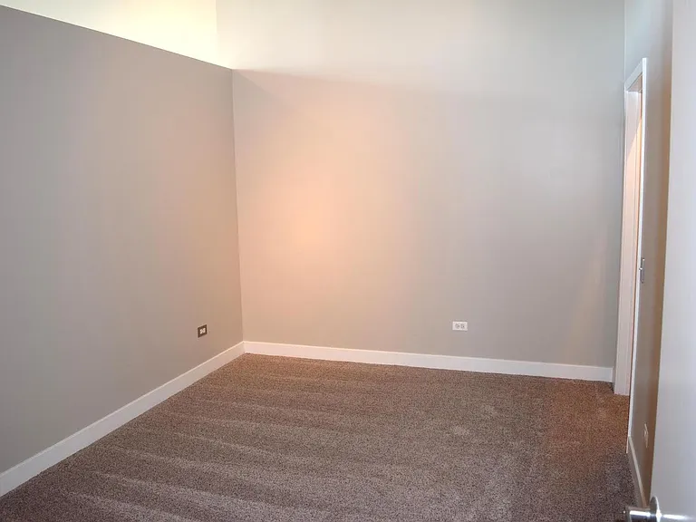 320 E 21st St #516 — Photo 9