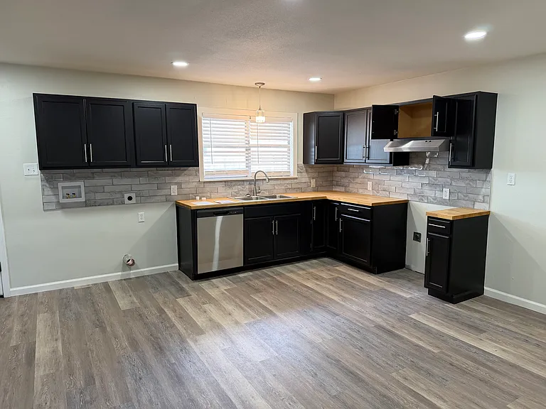 2729 Rio Grande St — Photo 4