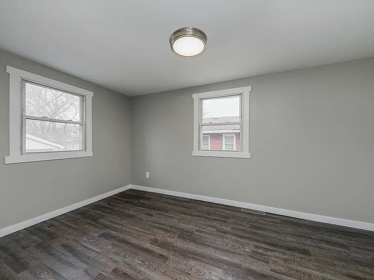 4410 Buckley Rd — Photo 6