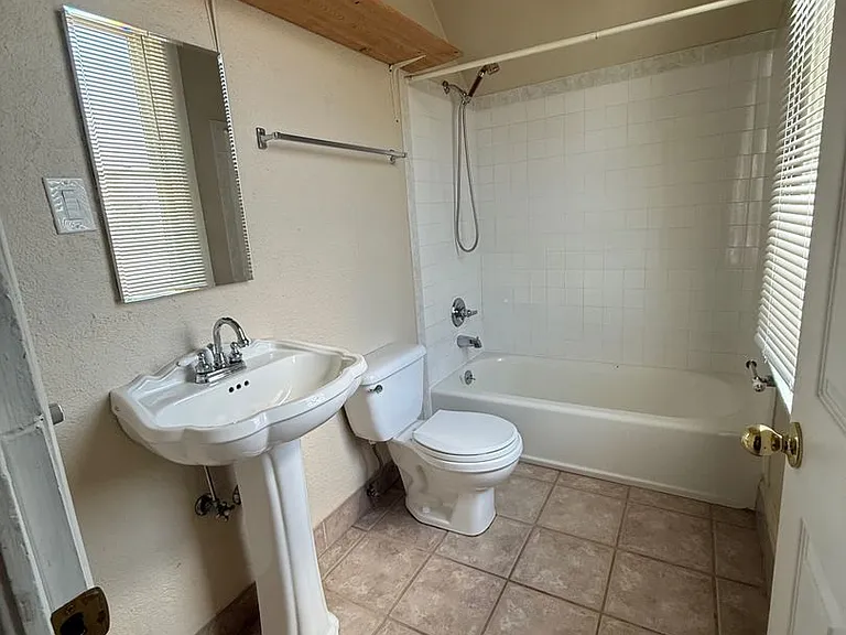 1419 Lipan St #3 — Photo 8