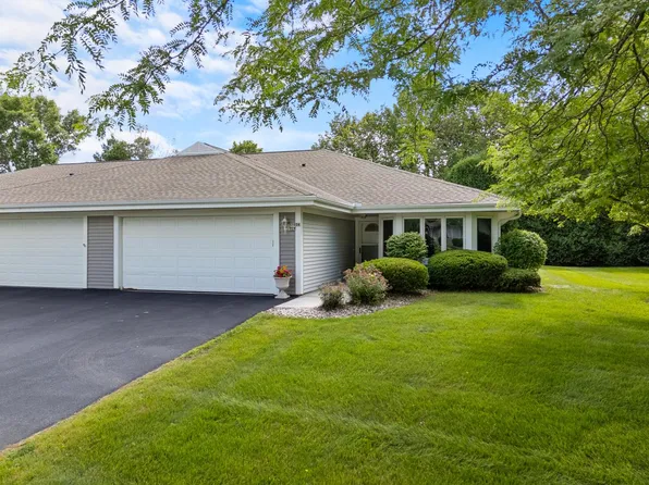 11024 North Mequon Square DRIVE, Mequon, WI 53092