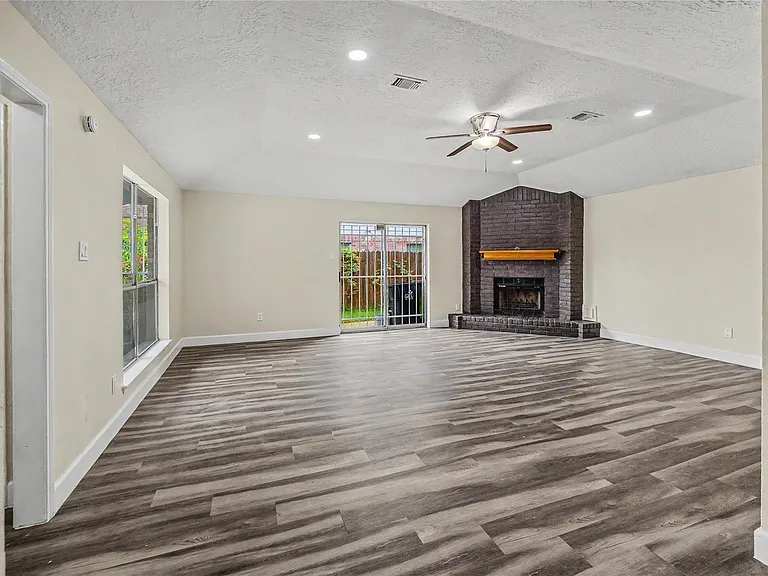 7907 Chancel Dr — Photo 11