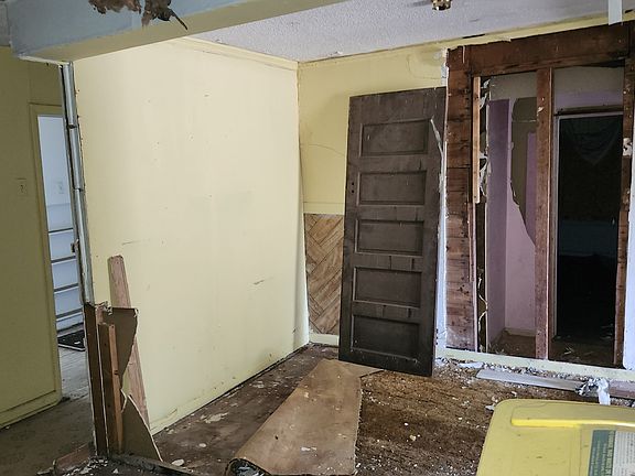 4th image of 1724 Rice St