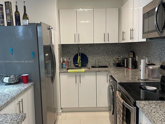 3rd image of 3755 NE 167th St APT 27