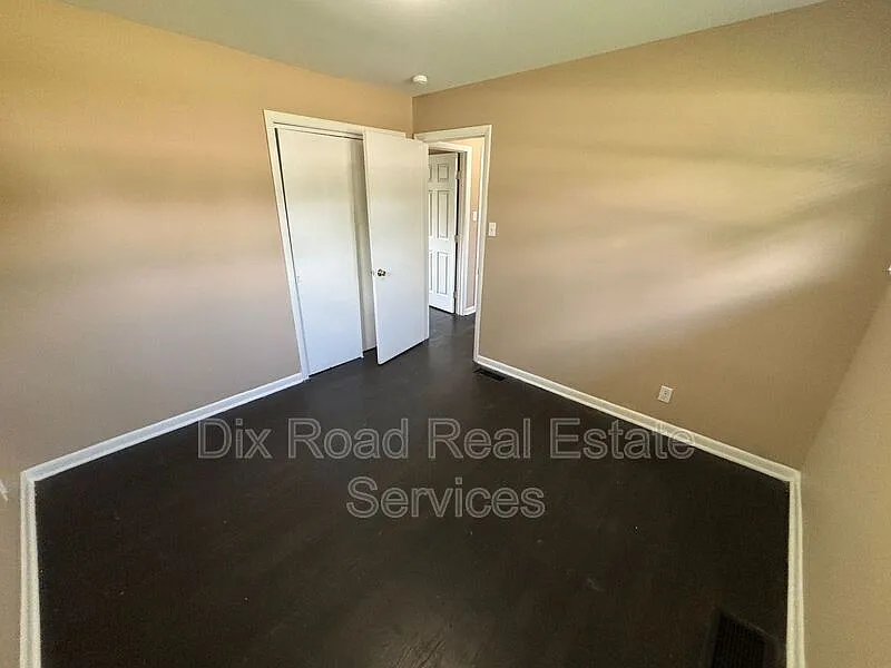 3 bed, 1.0 bath, 1040 sqft, $1,625 — Photo 4