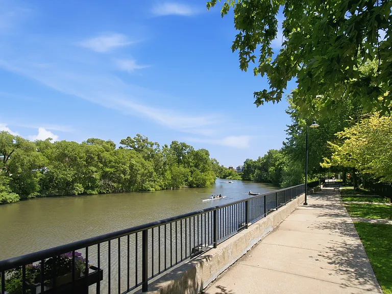 2801 N Oakley Ave #203 — Photo 16