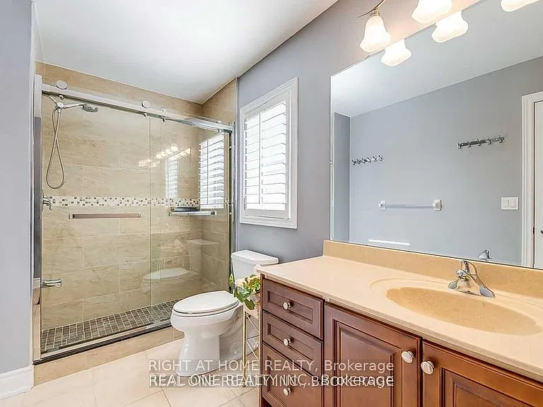 96 Spring Azure Cres — Photo 32