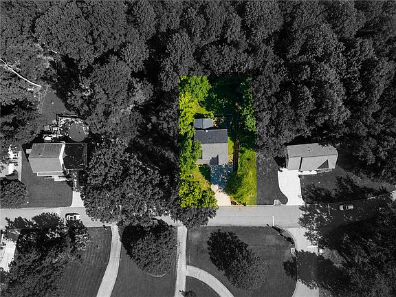 2nd image of 200 Hunters Woods Dr