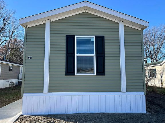 2nd image of 1440 W Plum St #264