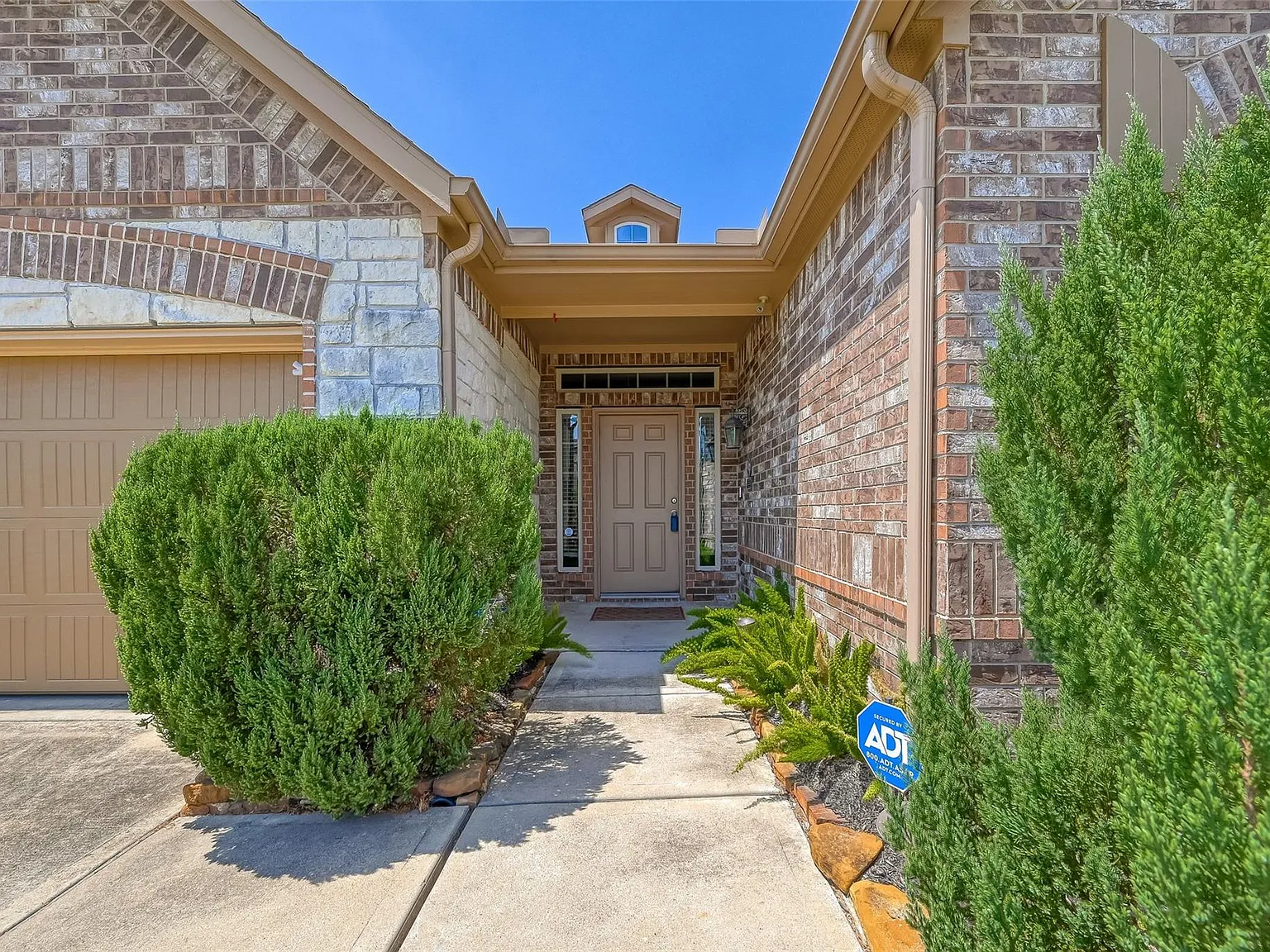 3 bed, 2.0 bath, 1625 sqft, $2,150 — Photo 3