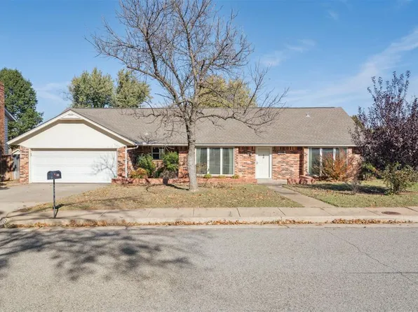 1213 Woodview Ln, Edmond, OK 73013