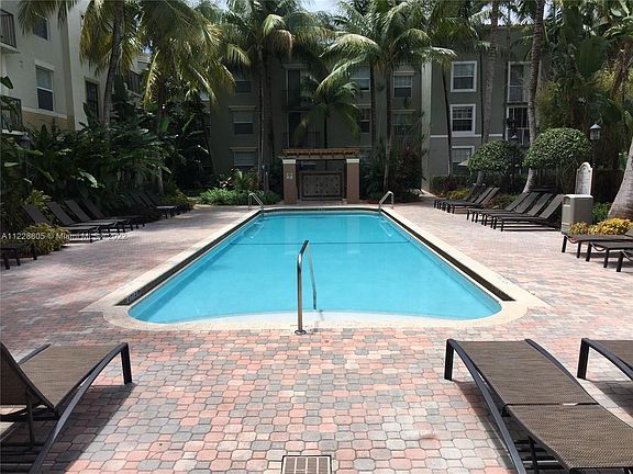 3rd image of 1919 Van Buren St APT 416A