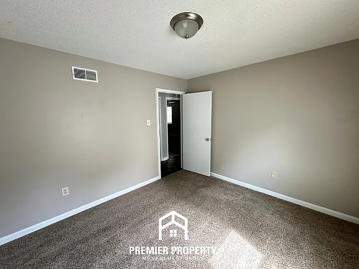 4389 Vancouver Cv — Photo 14