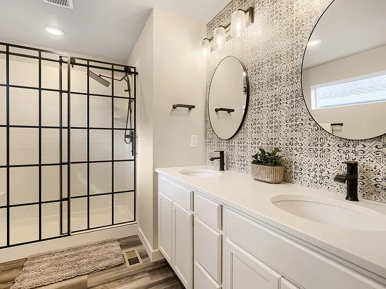 10717 Luneth Dr — Photo 2