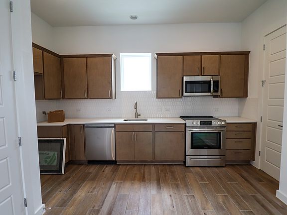 4th image of 1735 West Gramercy