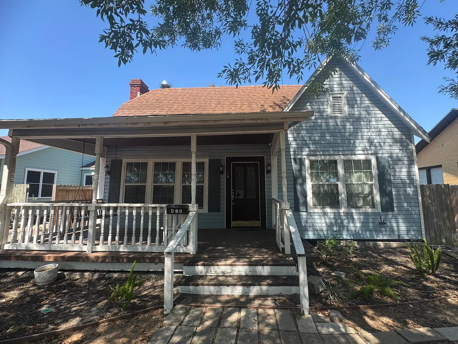 3 bed, $2,400 — Photo 1