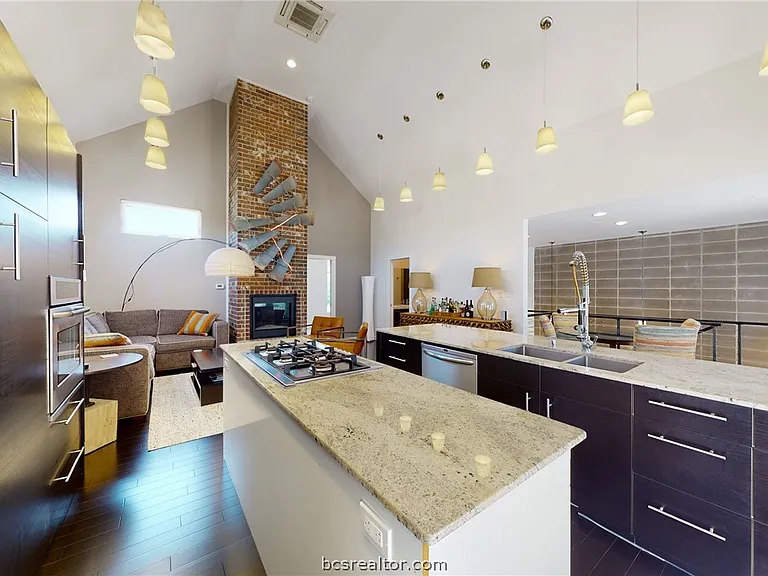 217 N Houston Ave — Photo 22