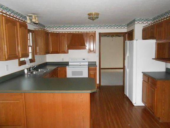 3rd image of 102 Sunrise Ln