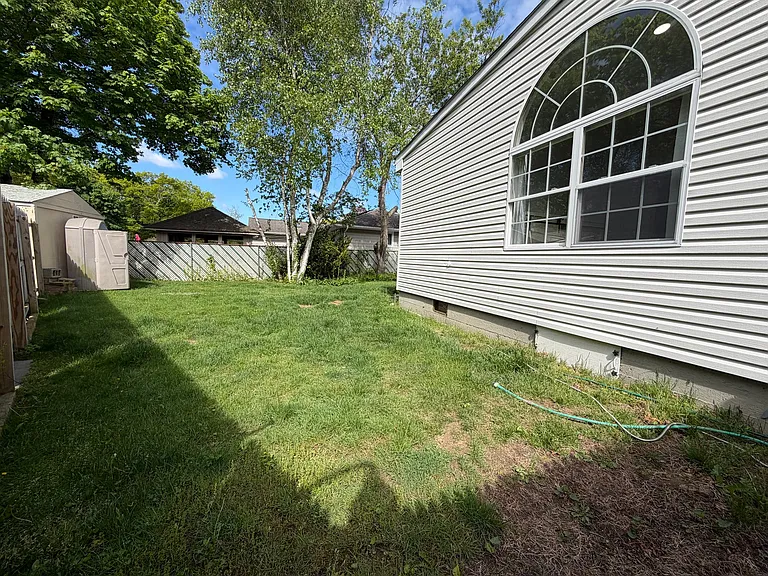 418 Erie St #2 — Photo 6