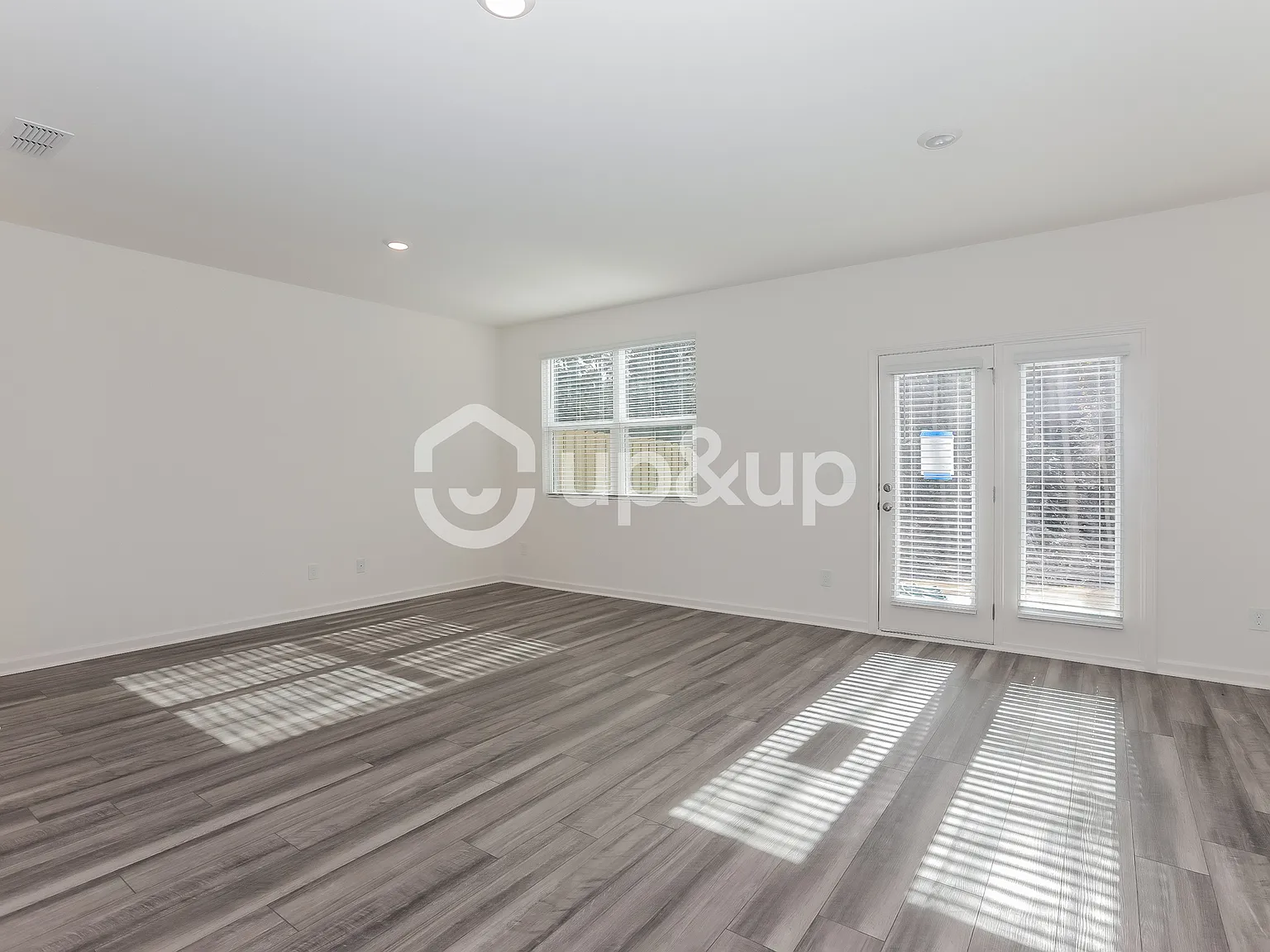 3 bed, 2.5 bath, 1421 sqft, $1,995 — Photo 3