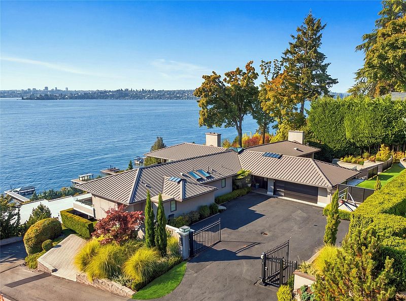 2nd image of 3223 Evergreen Point Road