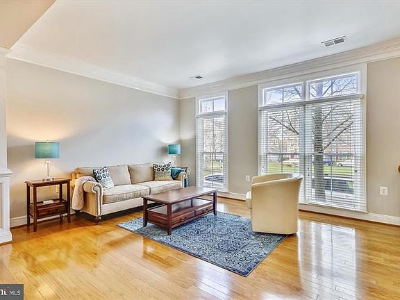 4th image of 106 Whittier Cir