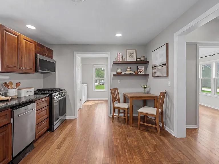 630 S Charlotte St — Photo 15